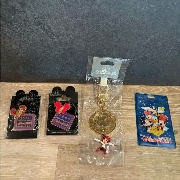 Classic Hong Kong Disneyland Resort Memorabilia Collection Pins and Ephemera - Picture 2 of 4
